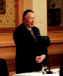 フォーラムの設立を建議する吉田文毅副座長