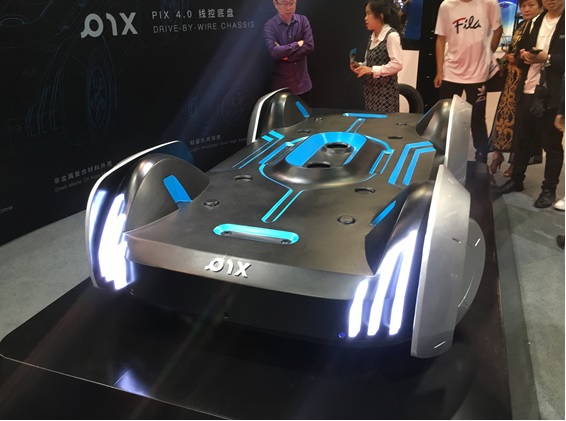 貴州地場企業pixmovingが開発した、無人運転車両に使う車台（ジェトロ撮影）