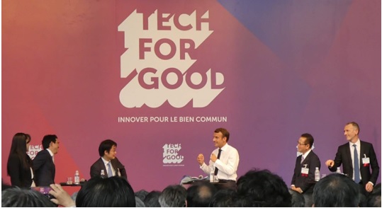 写真　マクロン大統領（中央右）と日本とフランスの企業・団体（ジェトロ撮影）