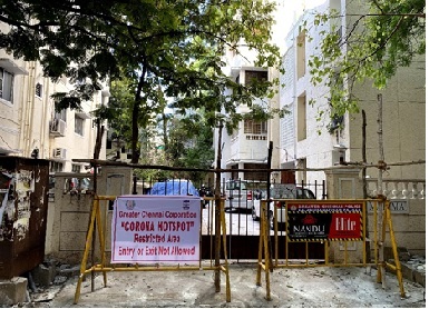 写真　感染者が確認されため、出入り禁止となったチェンナイ市内のアパート（ジェトロ撮影）