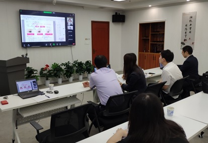写真　武漢陽邏港サービスの会議室で行われたオンライン商談の様子（ジェトロ撮影）